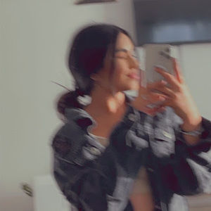 Meet your Posher, Mia
